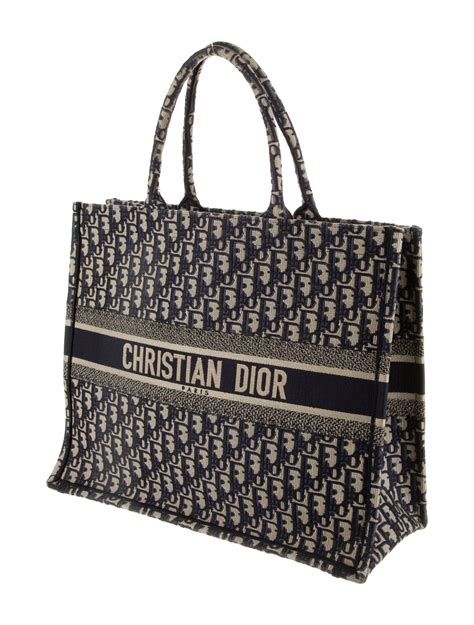 grosse dior book tote|christian dior tote bag medium.